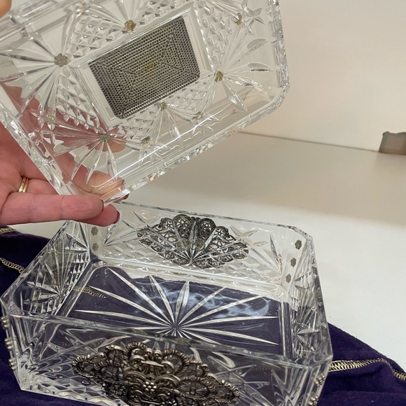 Glass and silver decorative box with lid - Picture 5 of 11